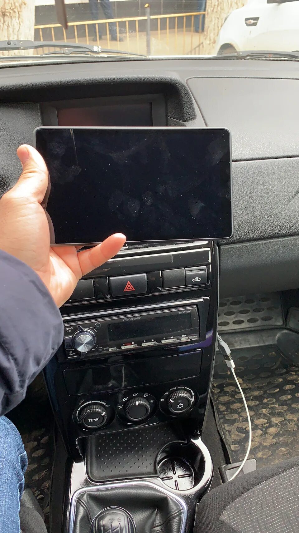 Магнитола 9 дюймов на андроид в приору. Планшет приора 2 в приору 1. Андроид магнитола приора 2. Гранта магнитола 2 din штатная. Подключение андроид приора.