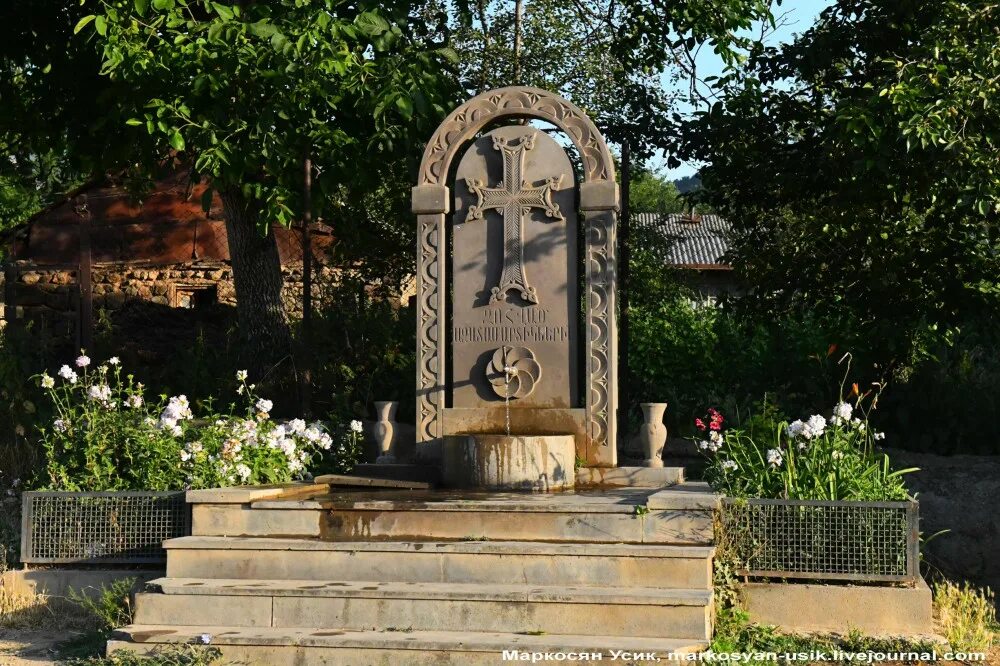 Памятники родники. Родники в Армении. Родники в Ереване. Пулбулак в Армении. Родник в Армении.