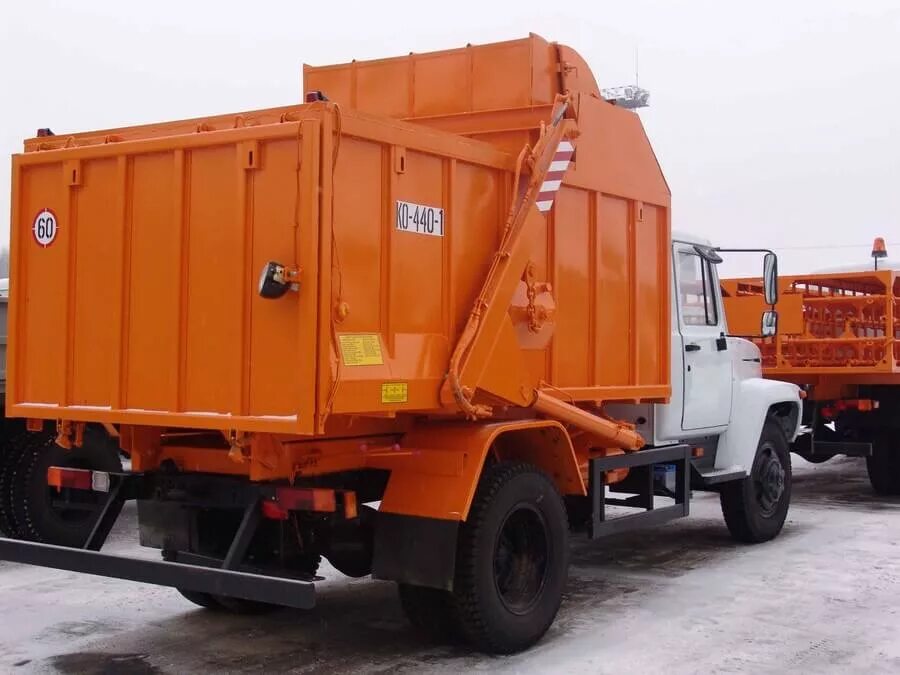 7 мусоровозов. Мусоровоз камаз с боковой загрузкой ко 440. Камаз 43253 ко 440-7. Камаз 43253 мусоровоз ко-440-7. 7 мусоровозов.