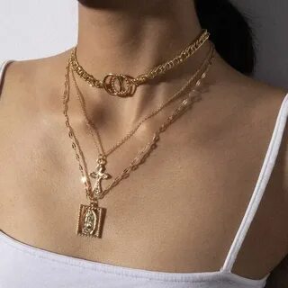 Цепочки на шее у женщин