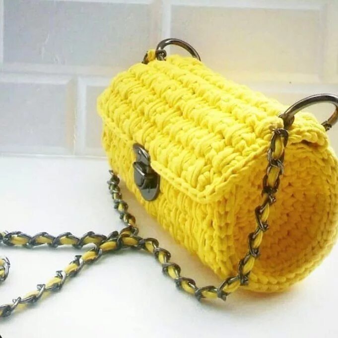 Бочонок крючком. Бочонок крючком. Сумочка крючком с бусинами. Бочонок меда вязаный крючком. Бочонок крючком.