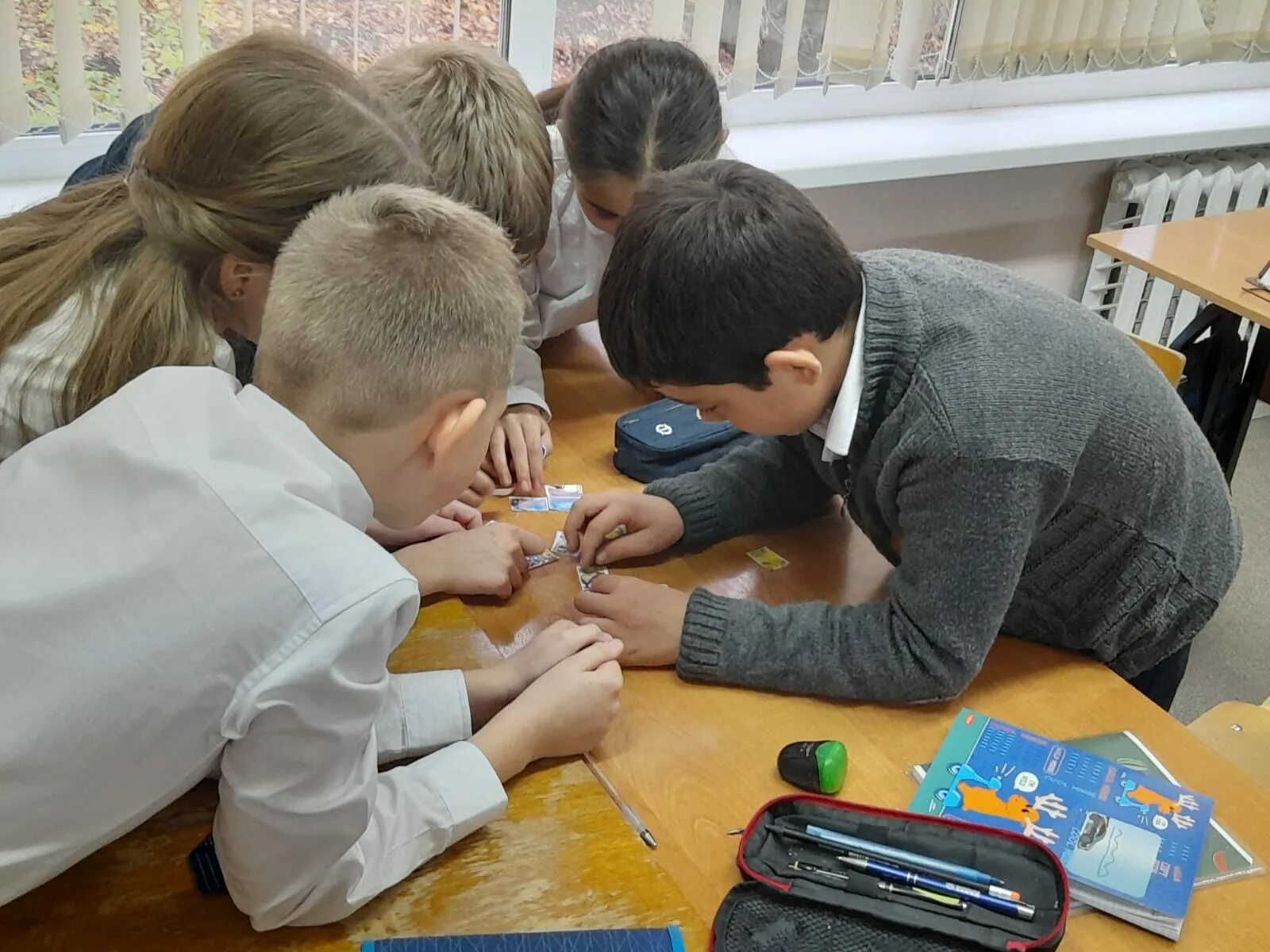 5 вв класс. классификация взрывчатых материалов по степени опасности. классификация взрывчатых веществ таблица. классификация промышленных взрывчатых веществ. пятиклассник.