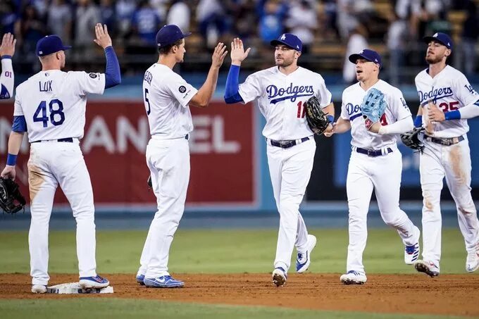 Los angeles dodgers. Лос-Анджелес Доджерс. Лос Анджелес Бейсбол. Доджерс Бейсбол. Лос Анджелес Бейсбол команда.