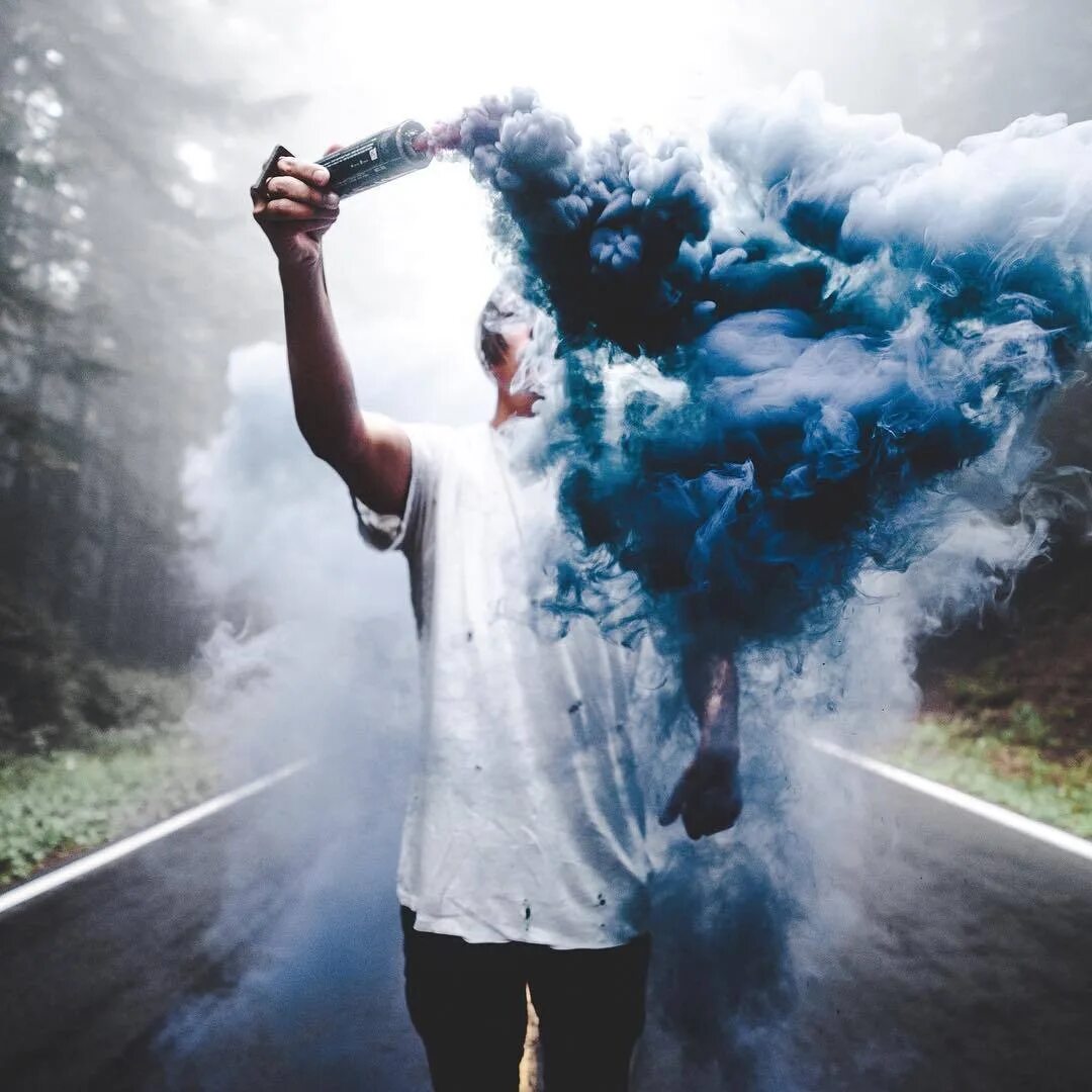 Человек в дыму. Парень в дыму. Фотосессия с дымом. Пацан с дымом. Клевые треки