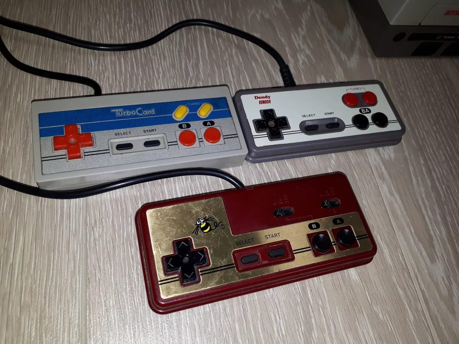 Игровые приставки 90 годов. Игровая приставка dendy junior. Денди lifa lm -888. Тип денди. Игровая приставка nes денди.