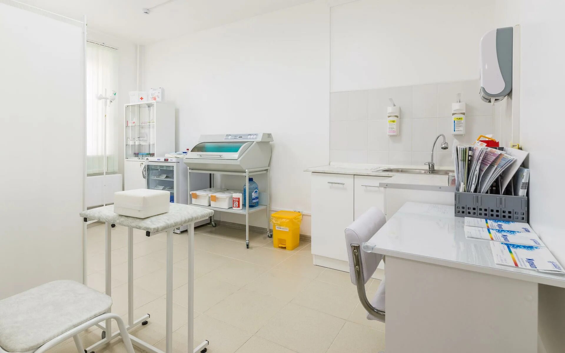 Онис клиник омск. Вилиса лациса 23 к 2 поликлиника. Онис клиник. Медицинский центр на сходненской. Онис клиник.