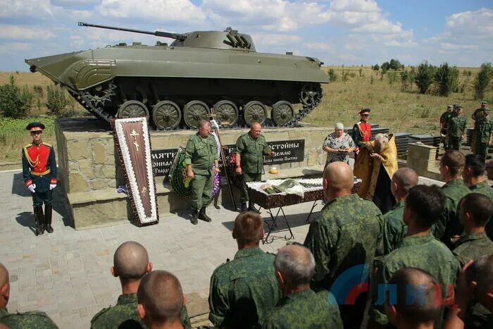 Сводки лнр сегодня. Похороны военных в. ЛНР. Убитые украинские военные.