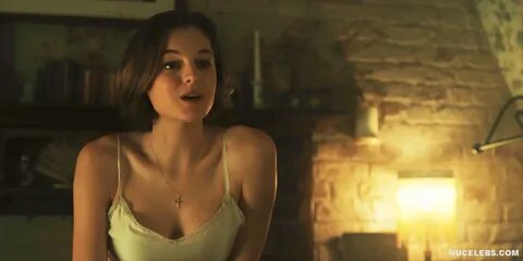 Emma Corrin Sexuality - NAKPIC.STORE