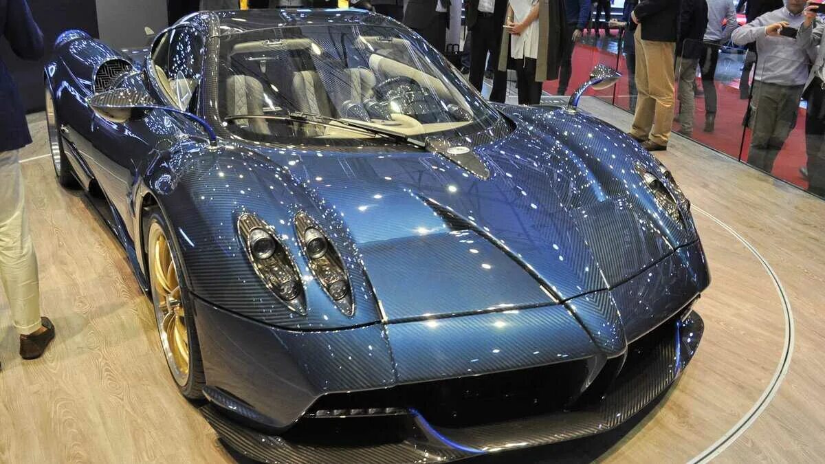 Сколько стоит самая дорогая станция. Pagani Huayra Roadster. Самая дорогая машина. Самое дорогое авто в мире. Самая дорогая машина в мире в рублях.