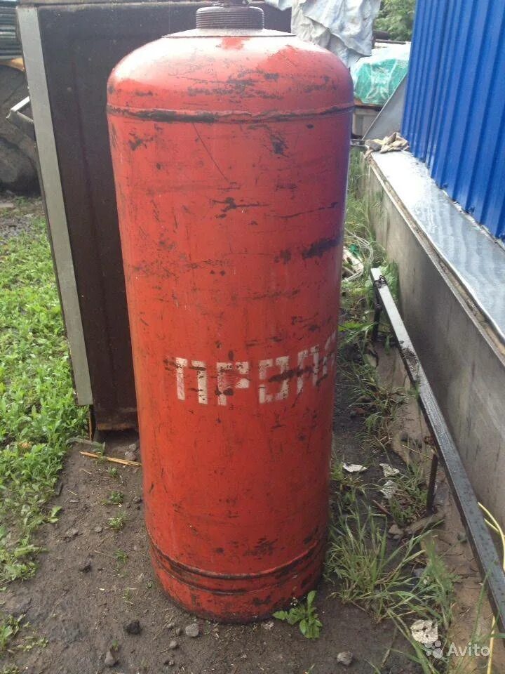 гидротест пейнтбольного баллона. воздушный баллон. заправка баллонов воздухом высокого давления. заправить баллон воздухом. крепление баллона акваланга.