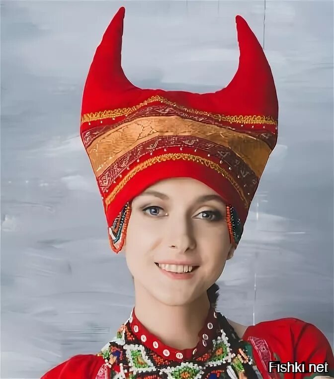 коми головной убор шамшура. кичка сорока и повойник. нимбы в иконографии. головной 4 буквы. повойник 17 века.