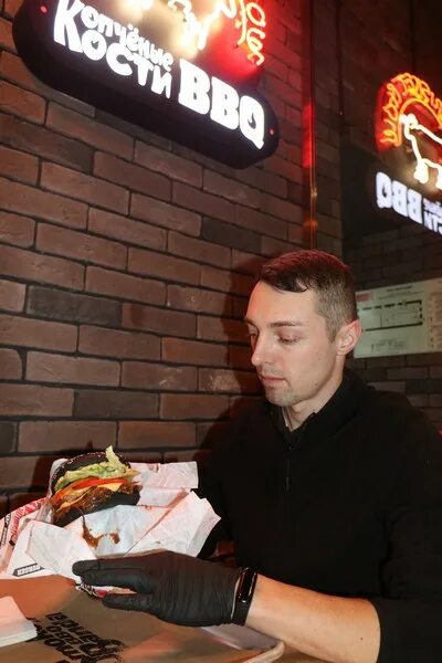 гамбургеры на пулковском шоссе. кости свиные копченые. костя копченый. пулковское шоссе бургеры bbq. копчёные кости пулковское шоссе.