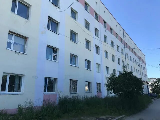Здания на сваях в якутии. Многоквартирные дома в якутии. Дом в якутске. Дома на сваях в якутии. Якутск ярославского.