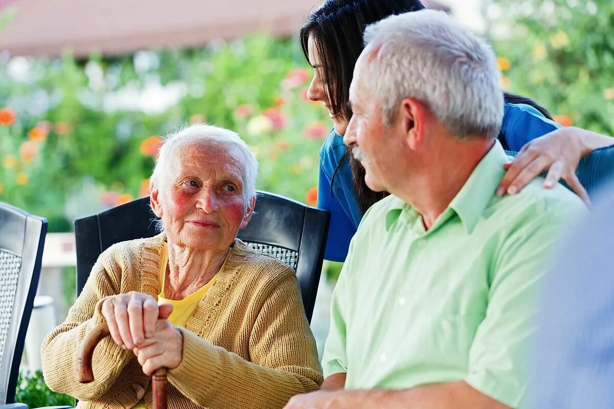 Добрые пенсионеры. Пожилые люди. Общение с пожилым человеком. Беседа с пожилым. Забота о пожилых.