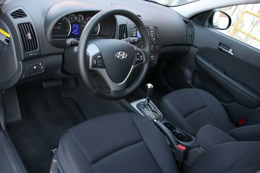 Ремонту hyundai elantra. Хендай Элантра 2008 салон. Хендай Элантра туринг 2009. Хендай Элантра 2010 салон. Хундай Элантра 2008 год салон.