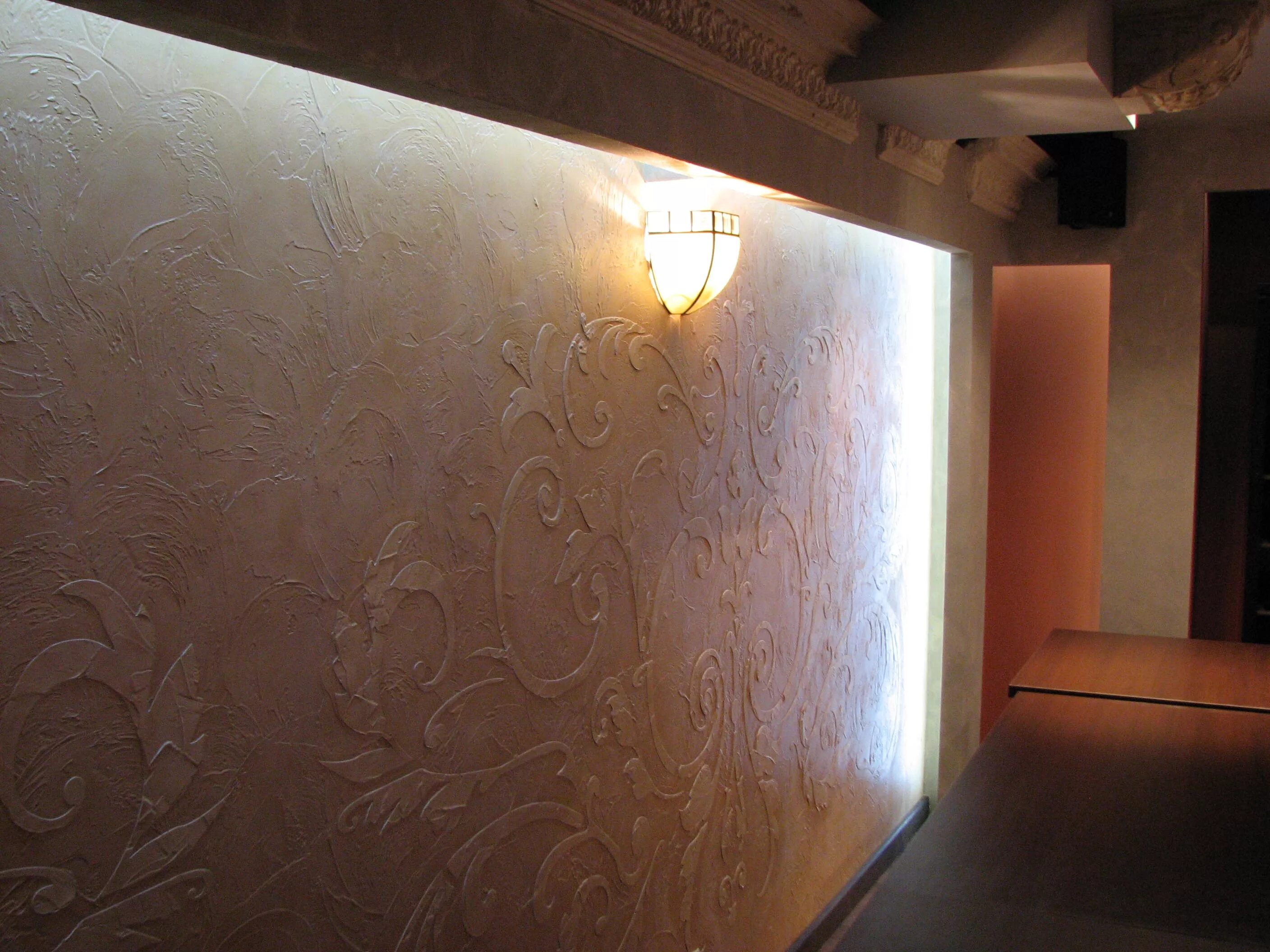 Презентация на тему выполнение декоративных штукатурок. Венецианская штукатурка venetian plaster. Декоративный трафарет для стен. Мозаичное панно. Декоративная шпаклевка в спальне.