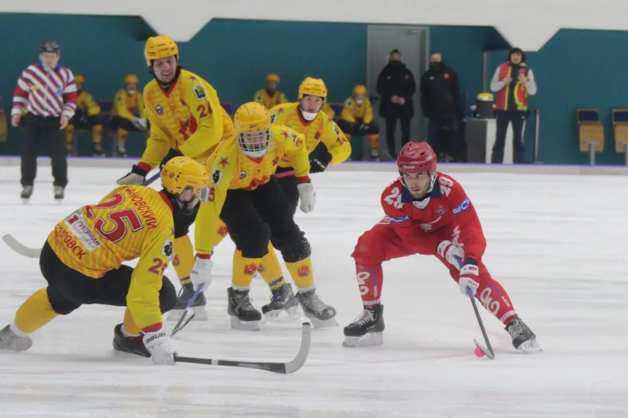 хк енисей чемпион. азиз мадаминов бильярд. хк енисей красноярск. фото хоккей с мячом волга. матч страна красноярск.