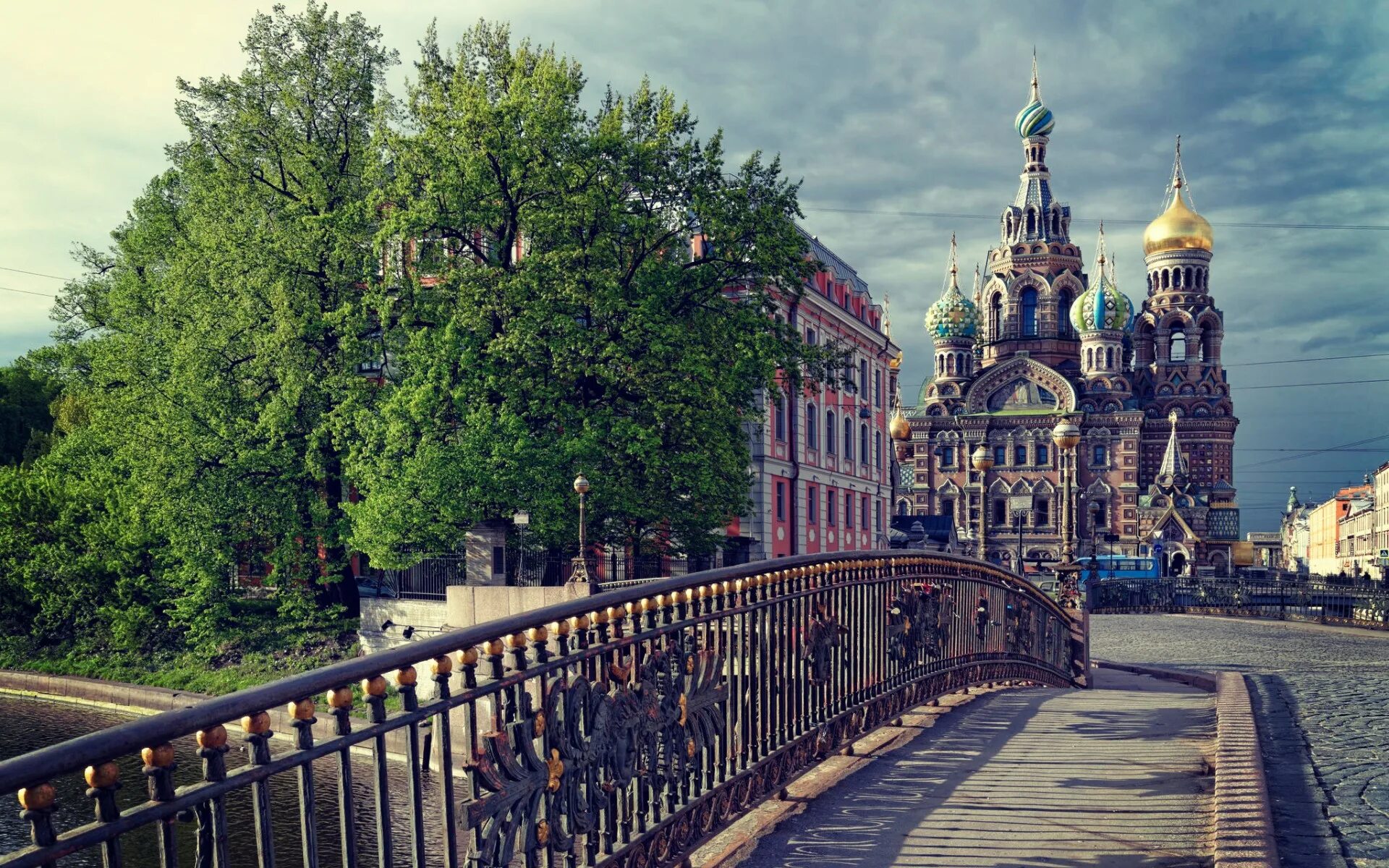 В чаще спб. Храм Спаса на крови. Спас на крови Питер. Питер храм Спаса на крови река мост. Семимостье в Санкт-Петербурге.