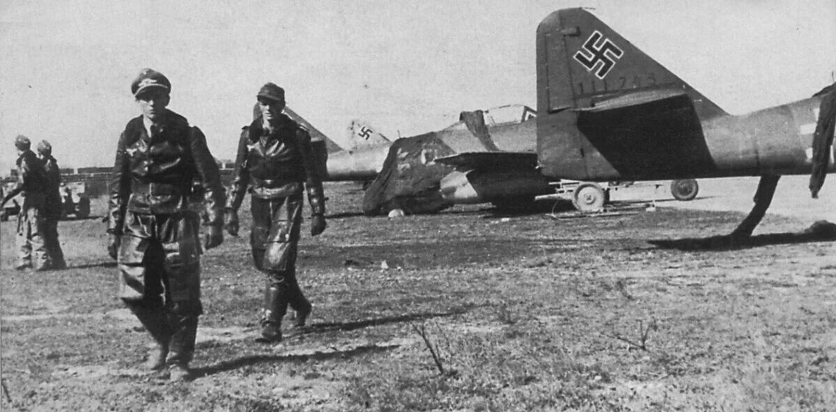 Налет люфтваффе. Летчики ме 262. люфтваффе в 1945 году. реактивные истребители люфтваффе.