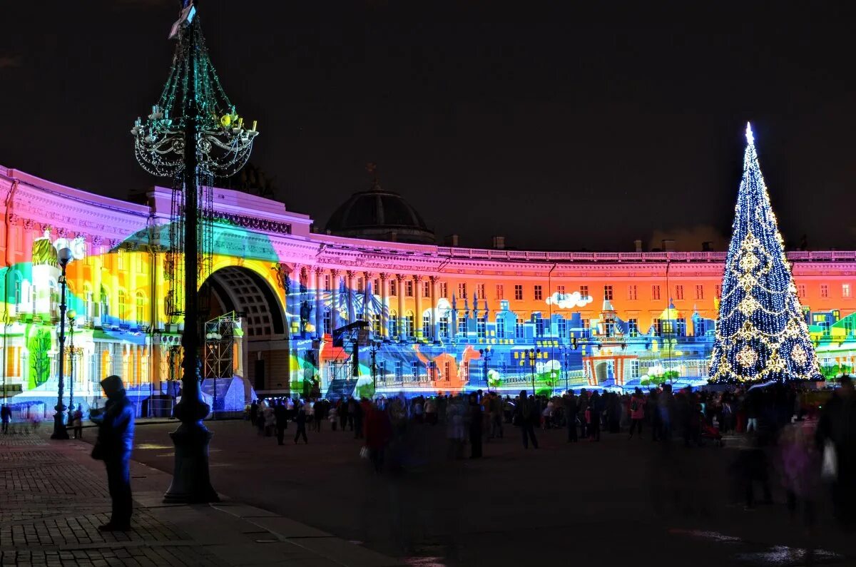 рождественские гуляния на дворцовой. елка в питере 2023. еськов павел – «каток на дворцовой площади», 2010 г. дворцовая площадь санкт петербург новогодняя программа.