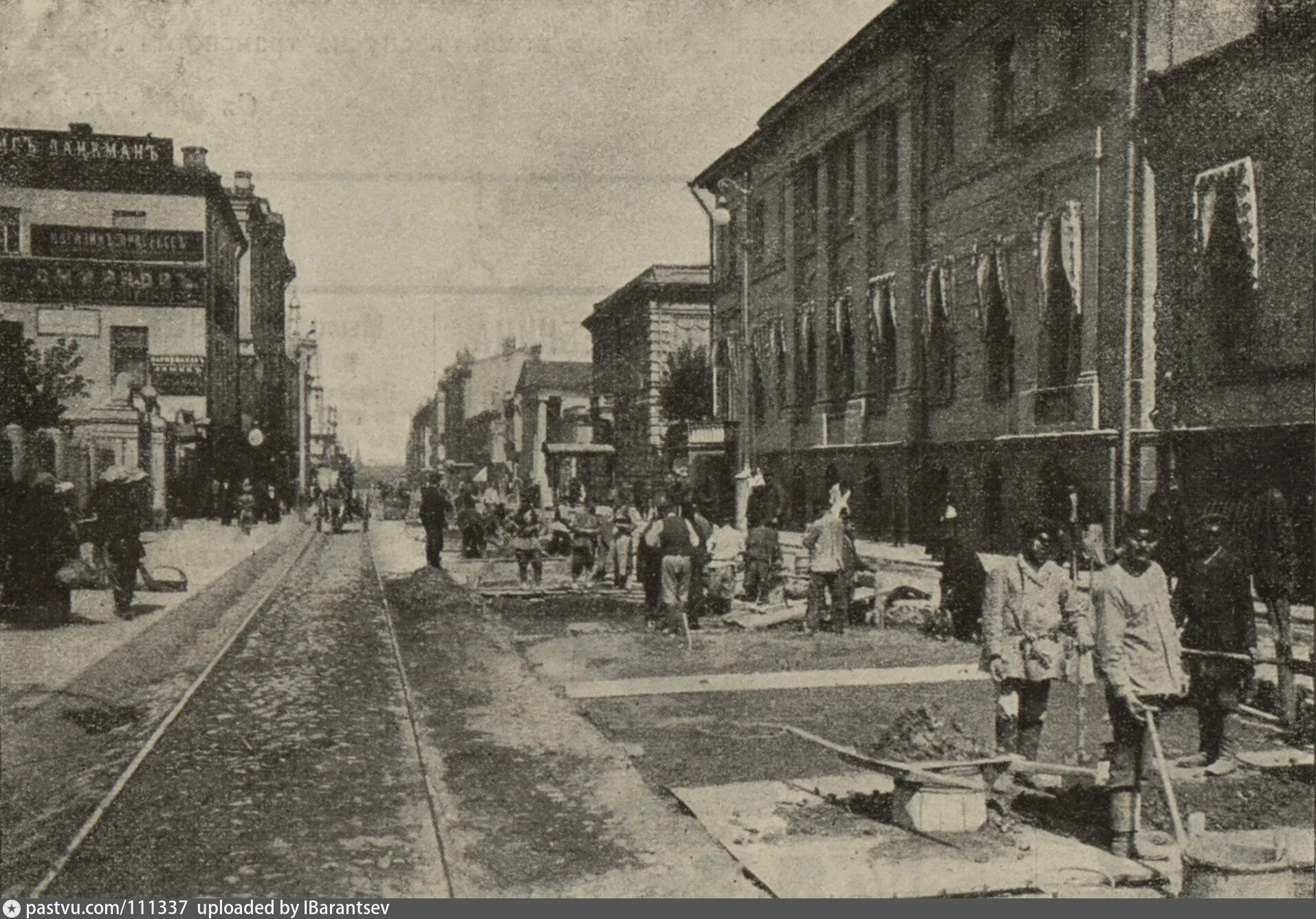 Улицы начало 20 века. Тверская улица 1900 год. Тверская улица 1910 год. Тверская улица начало 20 века. Москва Тверская 1910 года-.