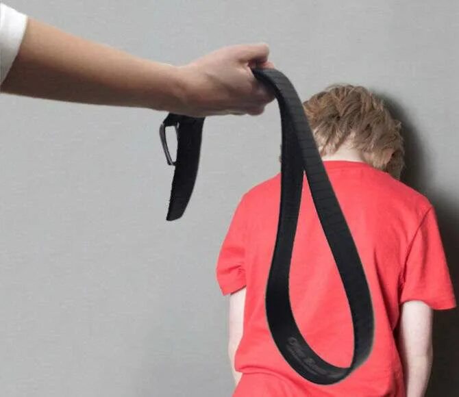 женщину ремнем видео