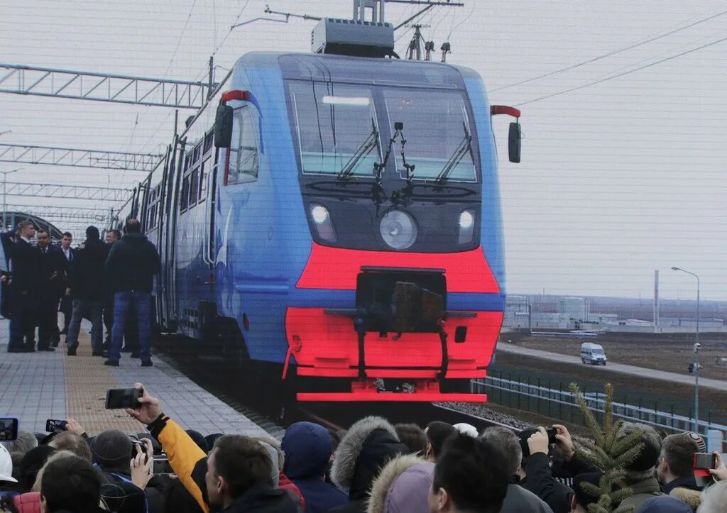 Движение по крымскому поездов. Рельсовый автобус Крымский мост. Поезд в Крым. Электрички в Крыму. Крымский мост поезд.