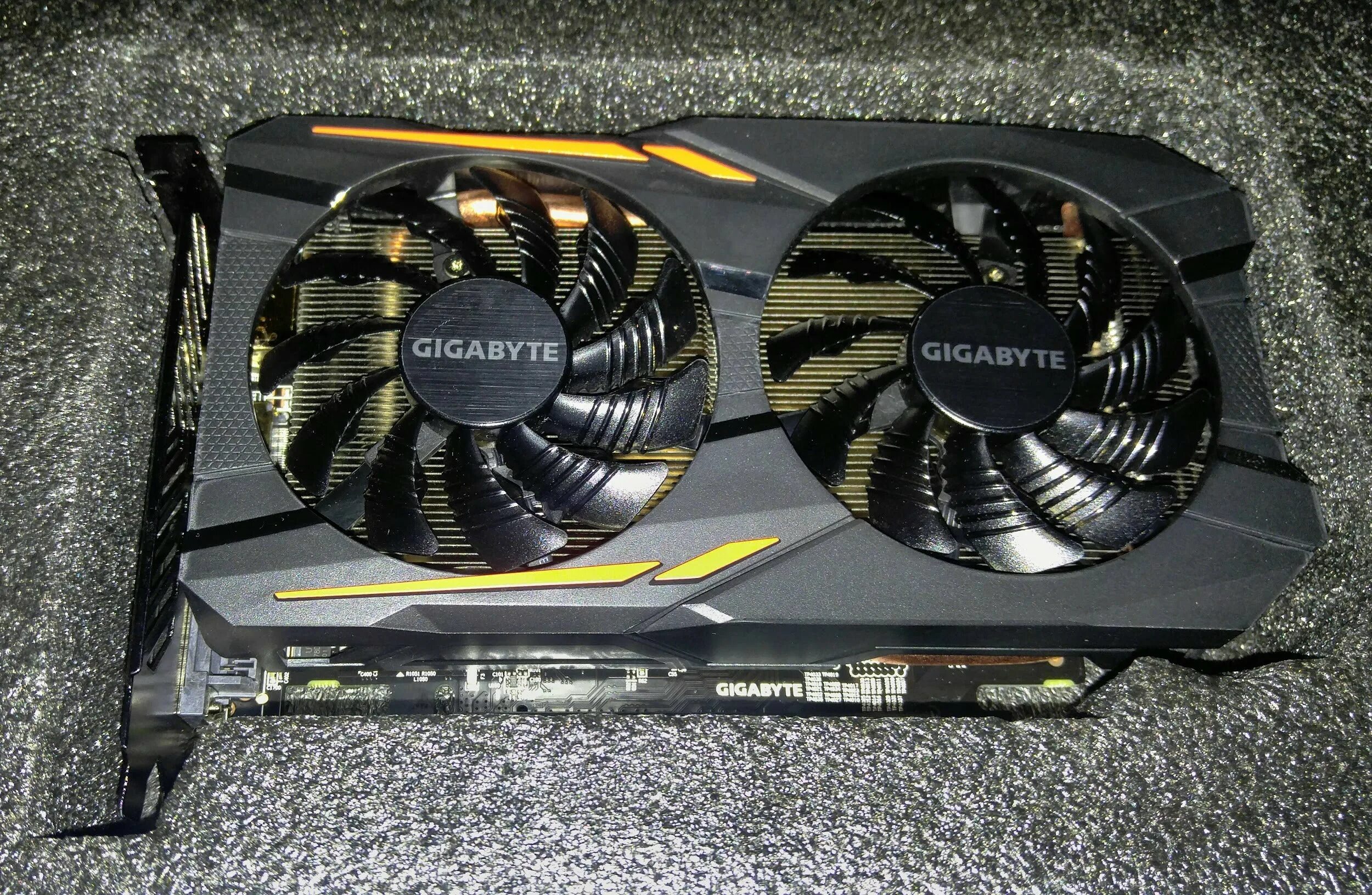 RX 560 4g Gigabyte. Видеокарта RX 560 4gb. Rx560 4gb гигабайт. GV-rx560gaming OC-4gd. Rx 560 4g