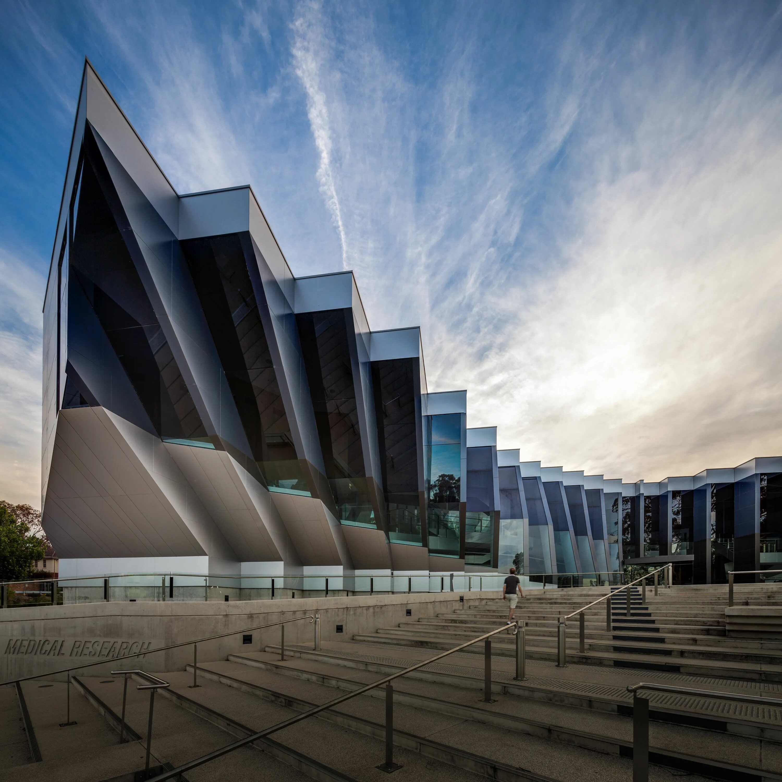 Национальный университет Австралии в Канберре. Австралийский национальный университеткаберра. Австралия Канберра университет архитектура. Школа медицинских исследований Джона Кёртина в Канберре, Австралия.