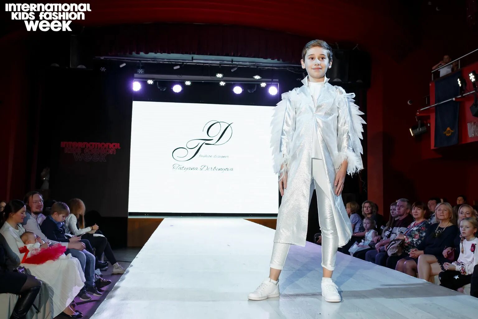 Неделя моды в санкт петербурге. Неделя моды спб. показ мод в спб. geo fashion week спб. fashion week спб новая сцена.