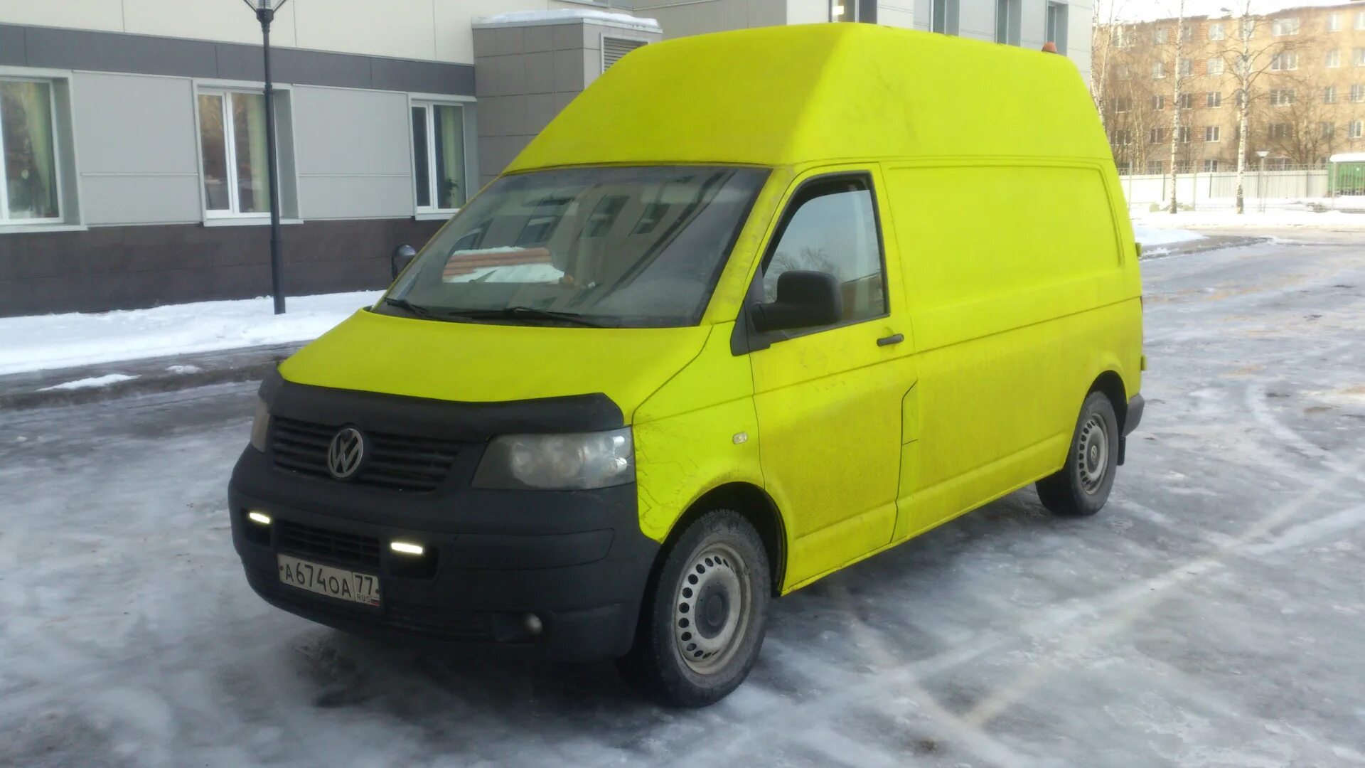 Volkswagen Transporter t5 желтый. Фольксваген Транспортер т5 с высокой крышей. Фольксваген Транспортер желтый удлиненный. Volkswagen Transporter t4 с высокой крышей.