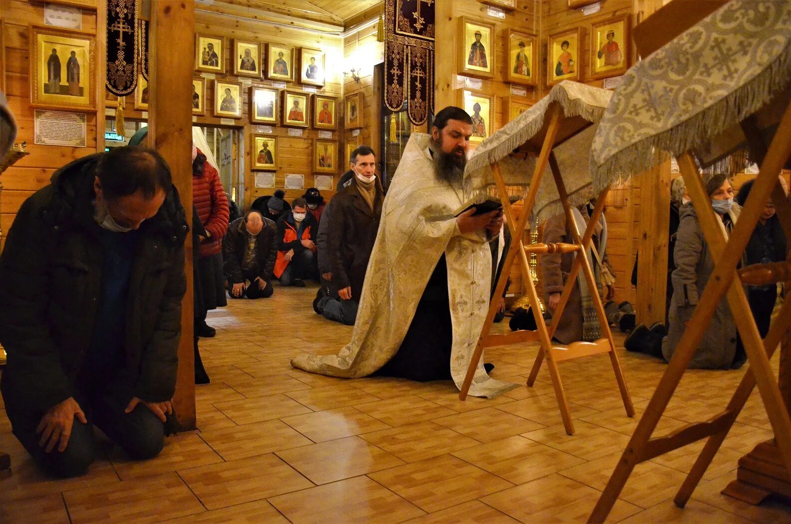 Ермоген зюзино. Храм Ермогена в Зюзино. Храм архиепископа Луки Зюзино. Храм Ермогена в Чертаново. Церковь Ермогена, Патриарха Московского и всея Руси в Зюзине.