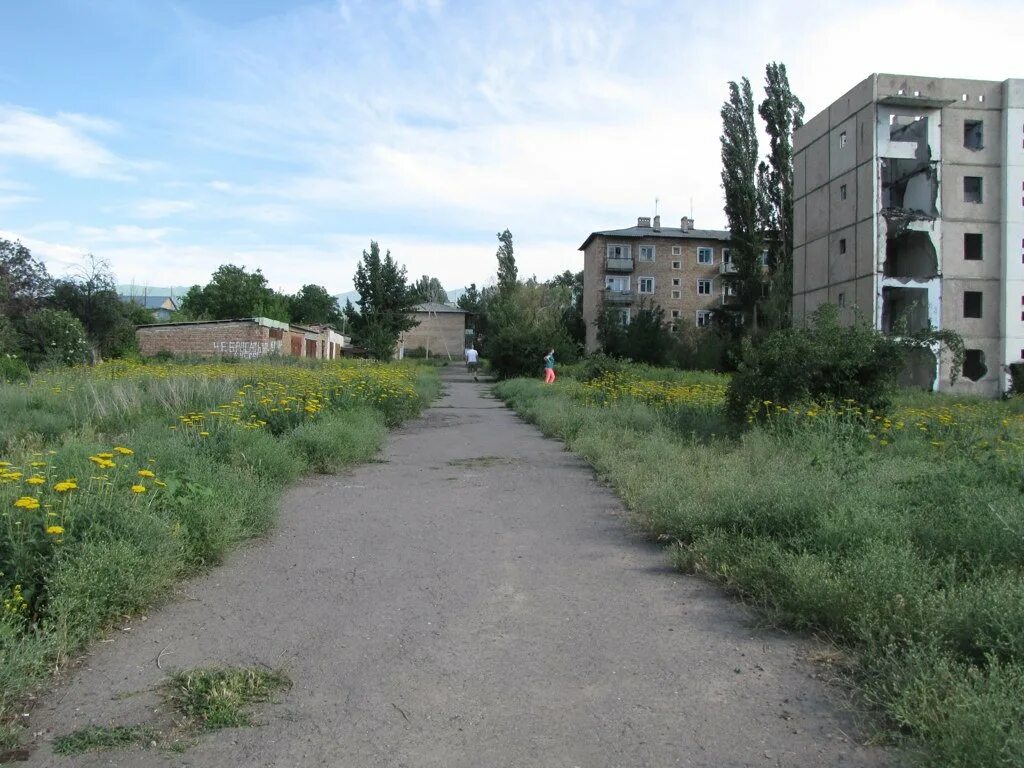 большая орловка ростовская область мартыновский район. город орловка кеминский район. село орловка, ясиноватский район. в селе. орловка донецкая.