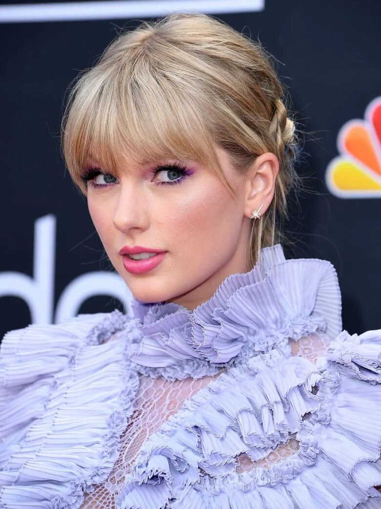 So high school taylor swift. Тейлор свифт. taylor swift тейлор свифт. tilorn sw. taylor swift 2018.