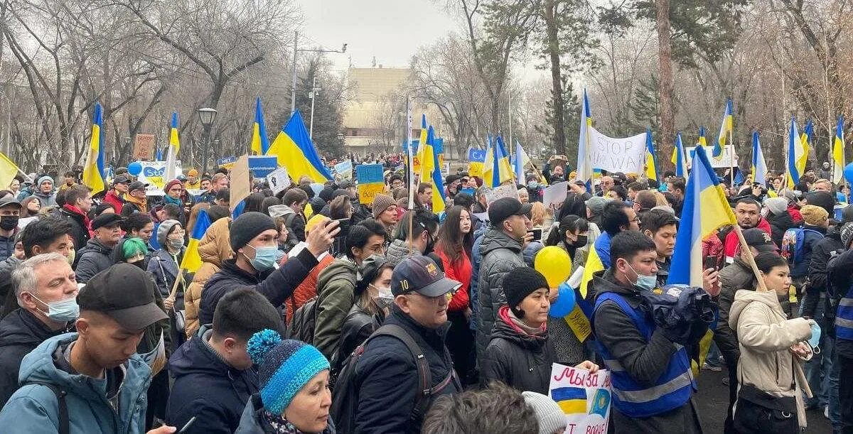 Сегодня 06 00. Митинги в поддержку Украины. Митинги в России. Протесты в Украине. Демонстрация против войны с Украиной.