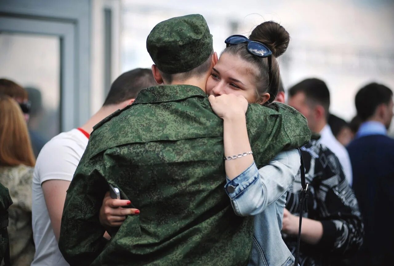 Поддержка военнослужащих. Поддержка семей военнослужащих. Семья военнослужащего. Женщины в армии Украины. Почему мобилизованным платят