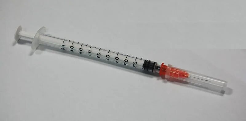 100 мг в мл в шприце. Инсулиновый шприц 100ед. Insulin syringe 1ml. 1 мл ч. 0 2 мл на инсулиновом шприце.