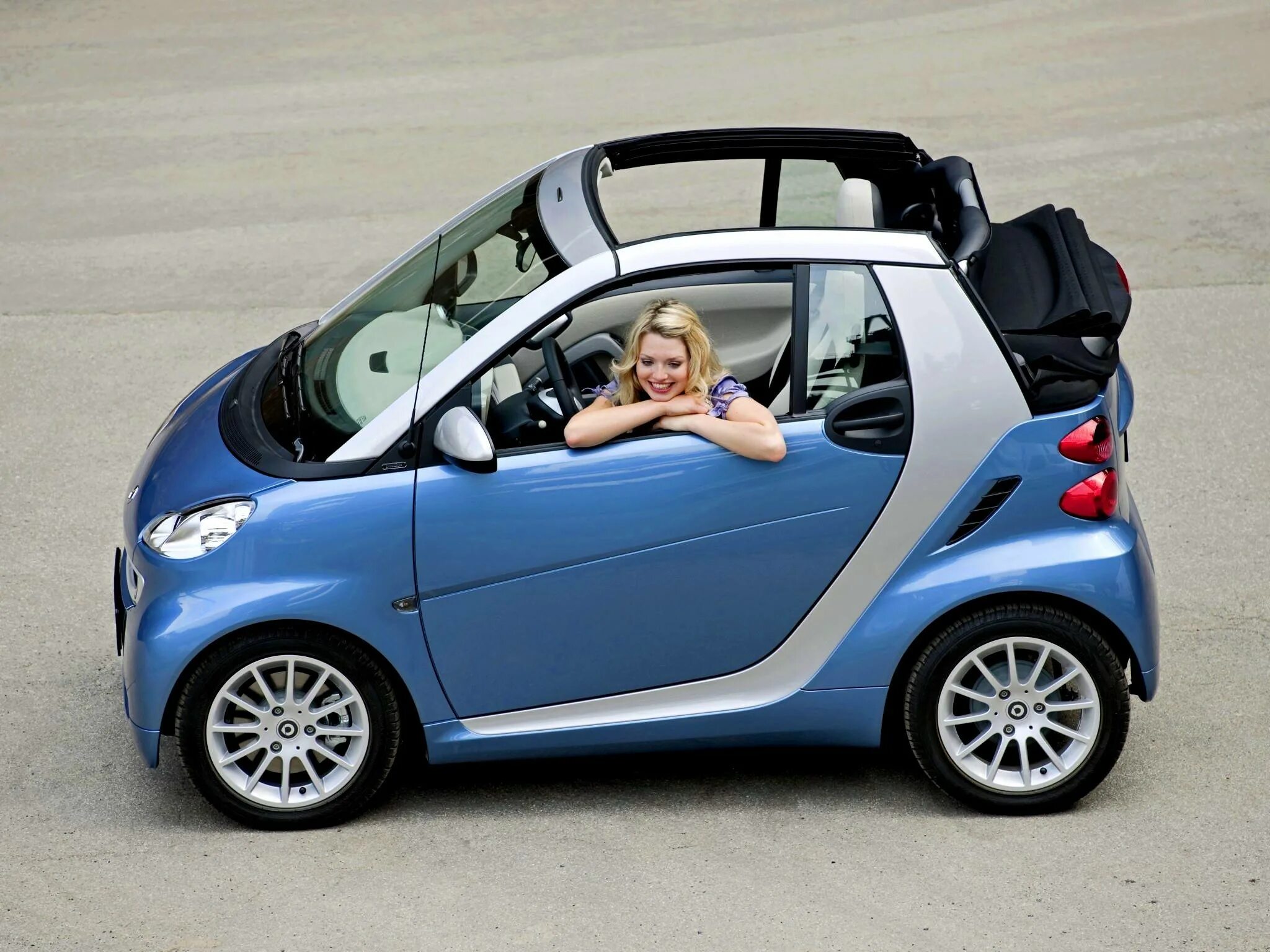 Мерседес смарт 2000г. Smart Fortwo Cabrio. Малолитражка Мерседес смарт. Мерседес смарт кабриолет.