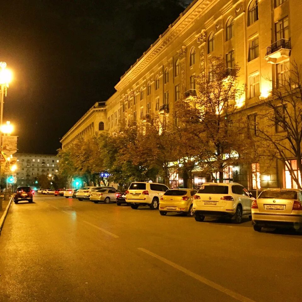 Волгоград вечером. Вечерний Волгоград. Ночные улицы Волгограда. Красивые улицы Волгограда.