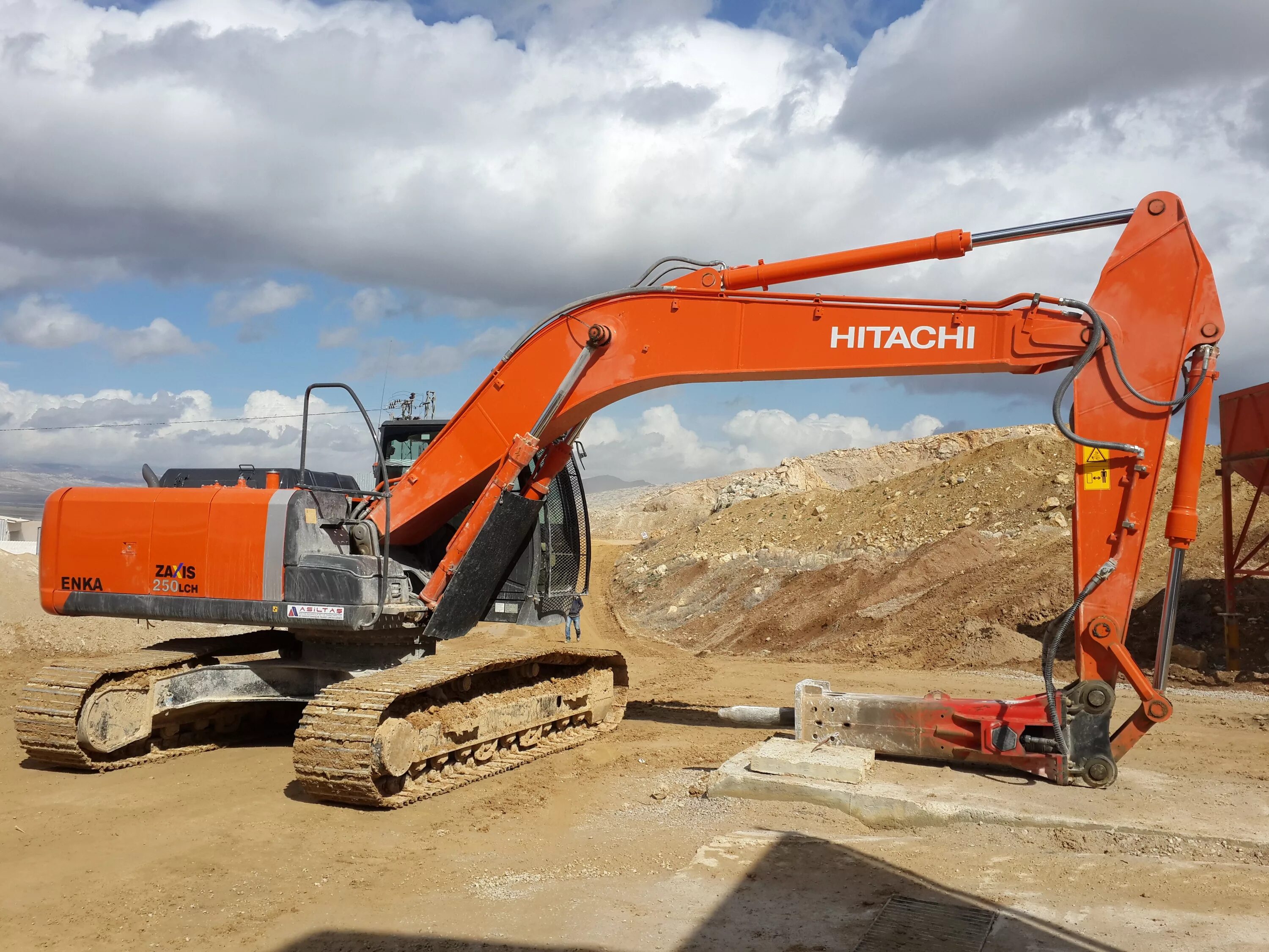 Hitachi zx450-3. Hitachi zx250lch-5g. Hitachi zx240-5g. Экскаватор Hitachi zx220. Аренда гусеничного экскаватора с гидромолотом