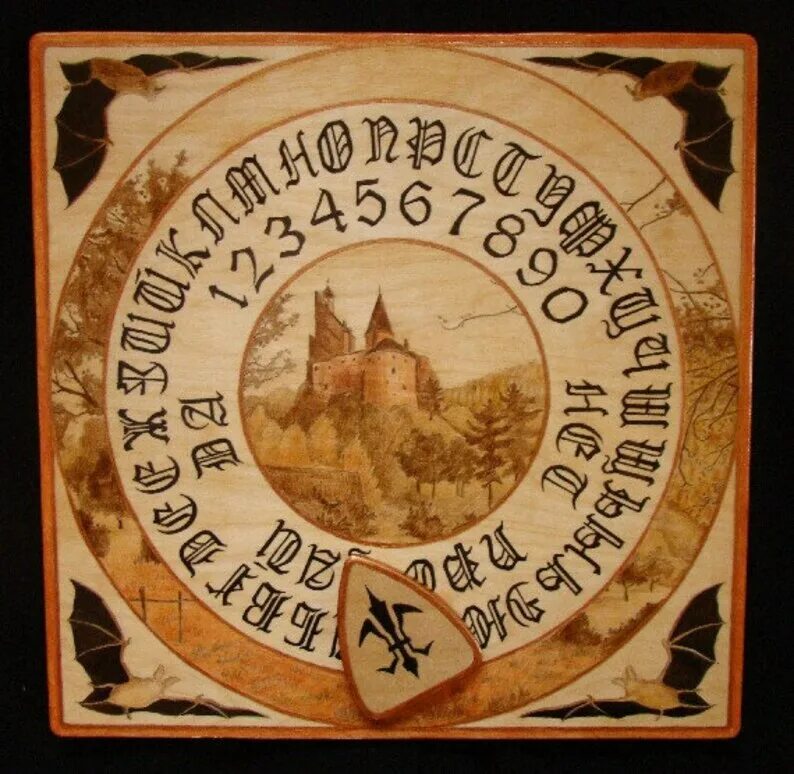 Замок спиритических сеансов. Замок спиритических сеансов. Ouija board phasmophobia. Замок спиритических сеансов. Спиритическая доска уиджи.