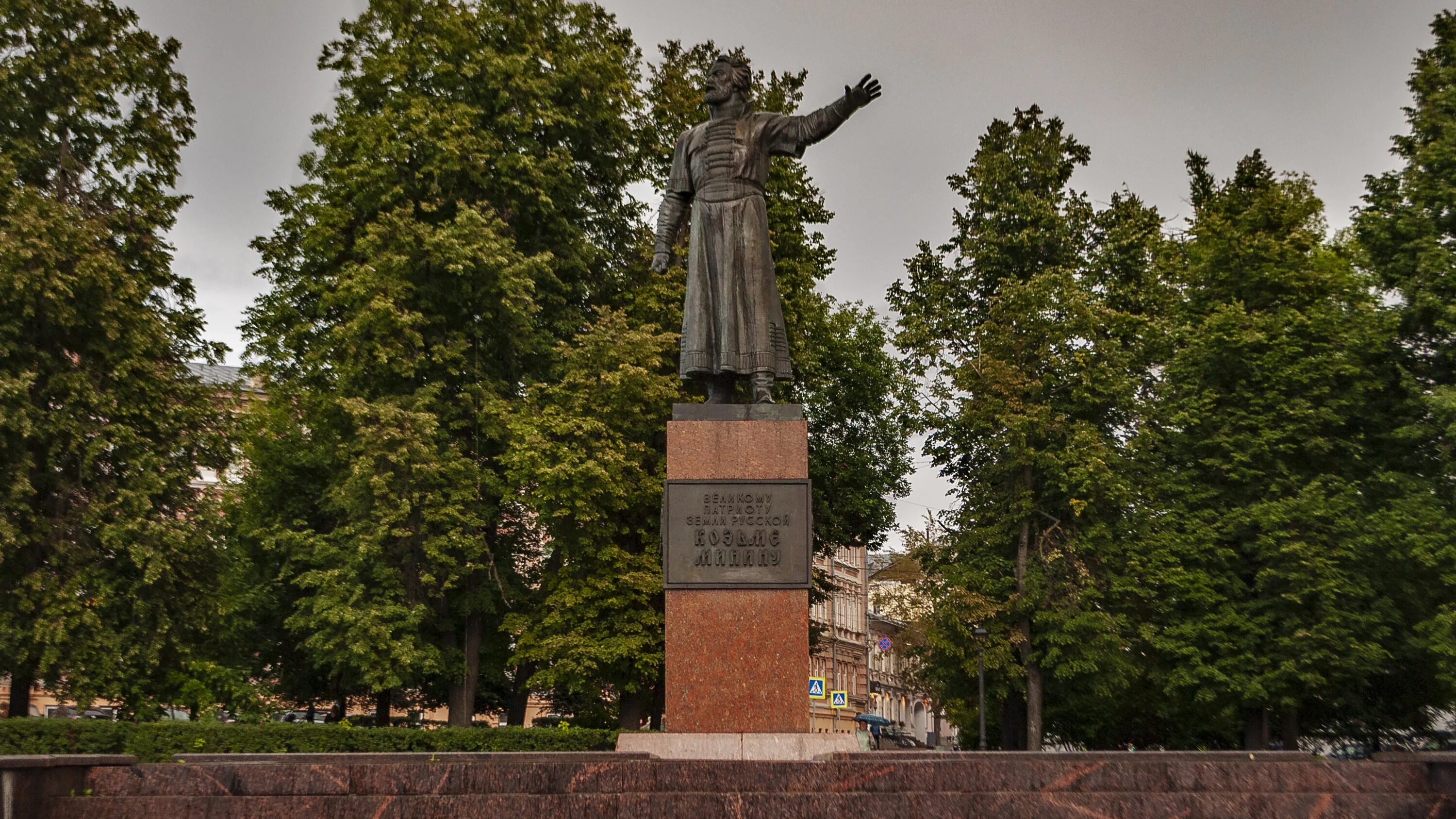 Памятник кузьме минину в нижнем. Памятник кузьме минину в нижнем. Памятник кузьме минину в нижнем новгороде. Памятник козьме минину. Памятник козьме минину в нижнем новгороде скульптор.