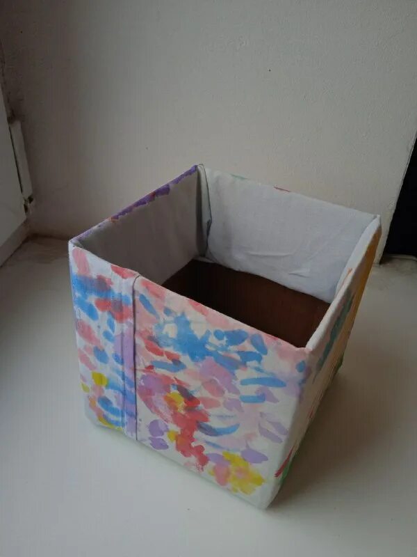 Коробка обклеенная бумагой. Обклеить коробку для подарка бумагой. Обклеить коробку для подарка бумагой. Обклеить коробку подарочной бумагой. Как обклеить коробку подарочной бумагой без крышки.