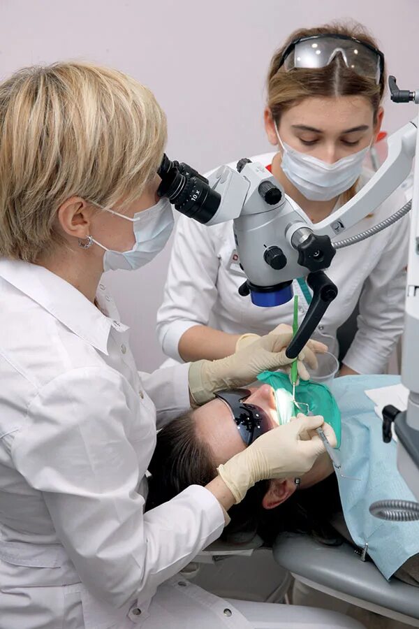 скалет яна александровна стоматолог. система айкон в стоматологии. кариес без бормашины. девушка на приеме у стоматолога. айкон инфильтрация кариеса.