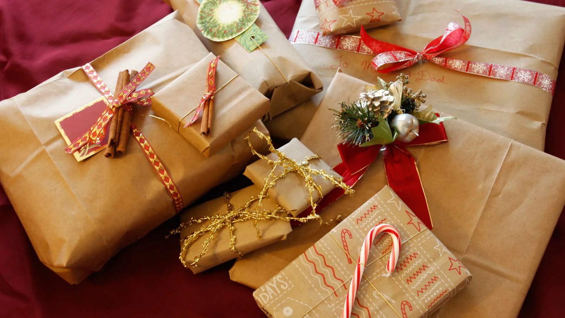 Подарки и упаковка. Красивая упаковка подарков. Упаковка подарков на новый год. Красиво упаковать подарок.