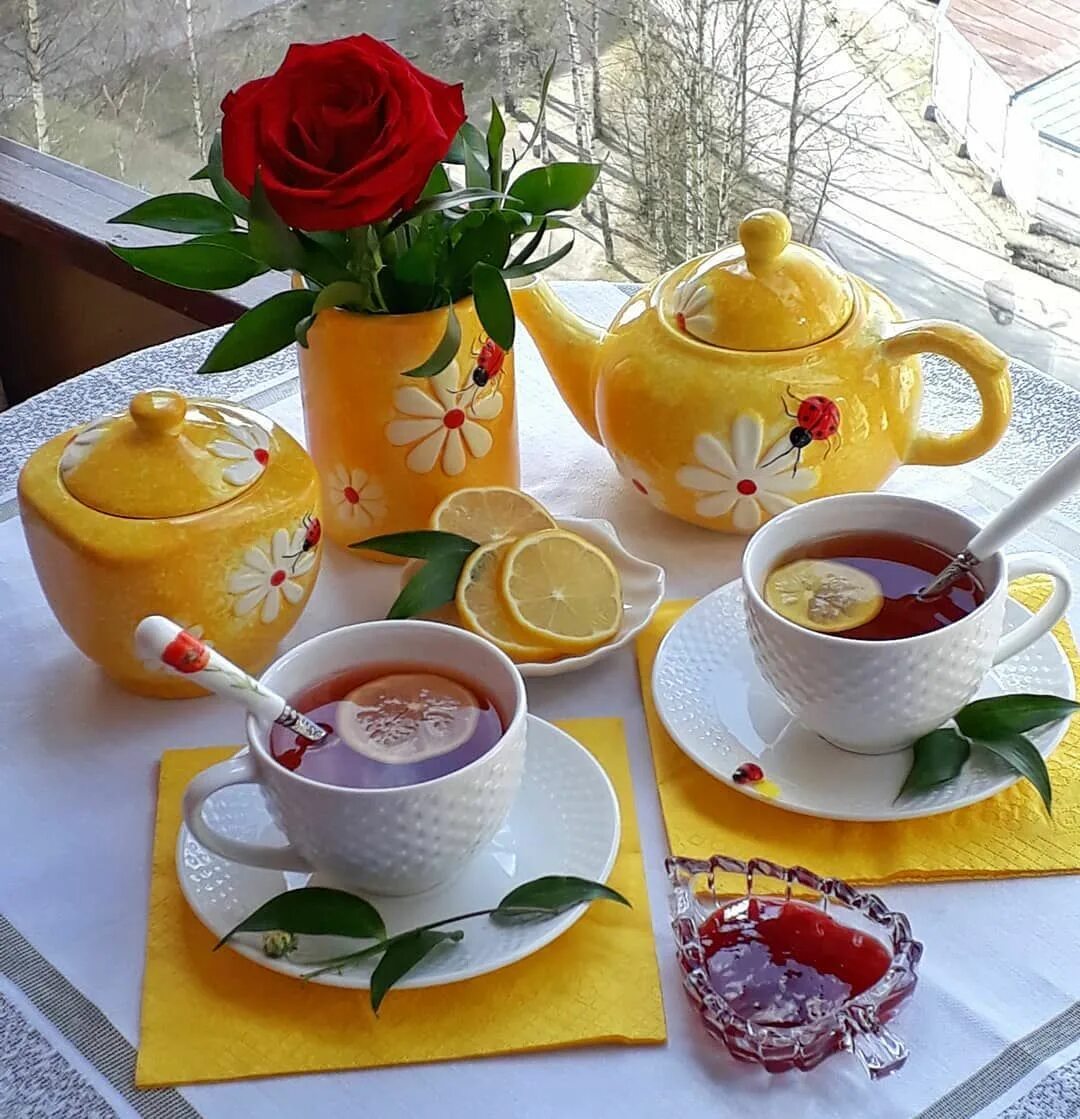 Доброе утро в 2 словах. Чаепитие. Утреннего чаепития с пожеланиями. Открытки с добрым утром с завтраком. Чашечка чая для настроения.