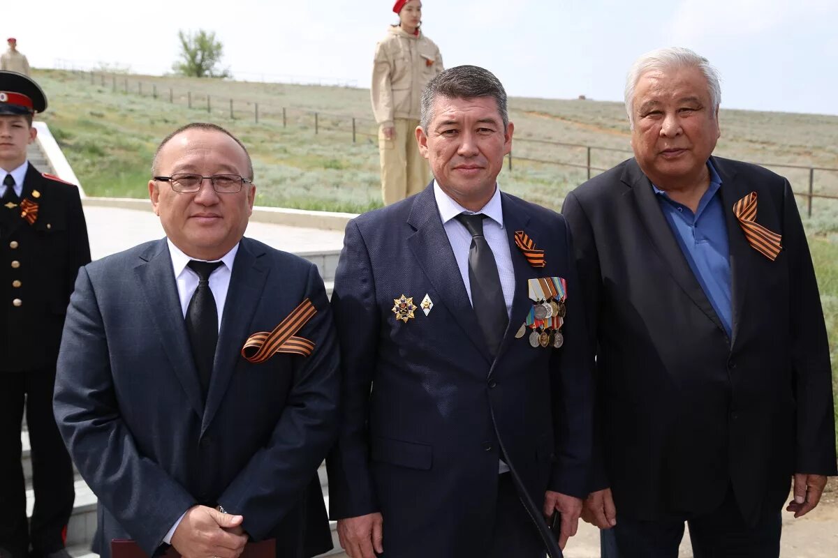 глава администрация сарпинского района республики калмыкия. рмо республики калмыкия. мукабенов санал владимирович. большой зал заседаний правительства республики калмыкия. глава сарпинского рмо республики.