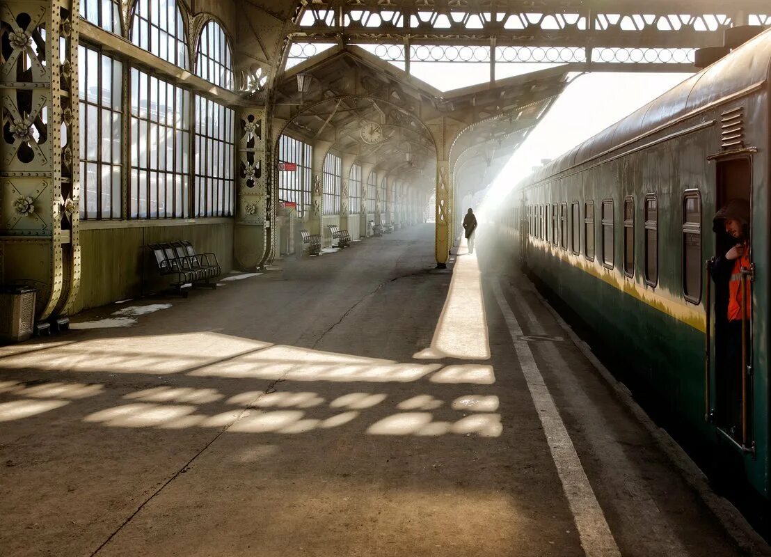 Поезда но пустой вокзал. Витебский вокзал санкт-петербург перрон. витебский вокзал перон. санкт петербург витебский вокзал вагоны 19 века. витебский вокзал 1837.