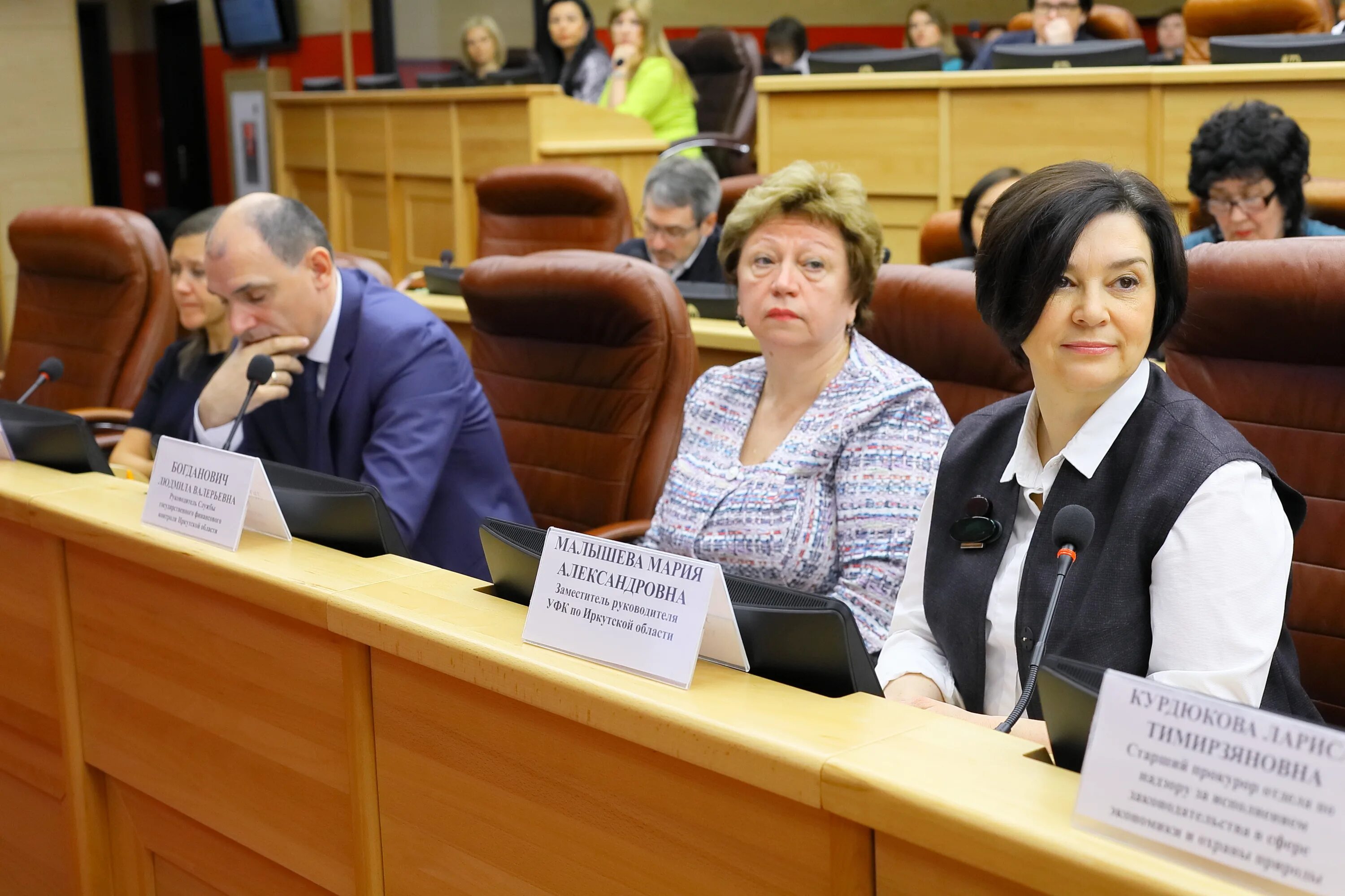 аппарат губернатора иркутской области. ул свердлова 28 иркутск. мвд на декабрьских событий иркутск здание. госслужба иркутская. госслужба иркутская.