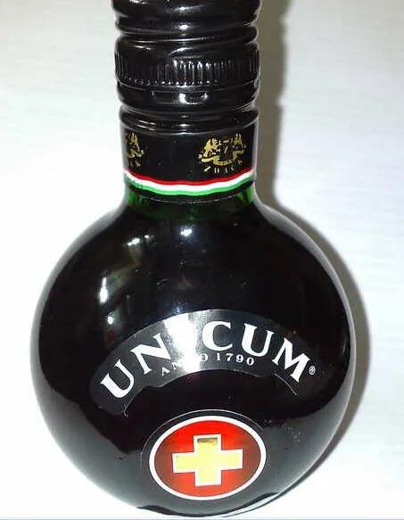 Ликер zwack unicum 0. Уникум напиток венгрия. Венгерский ликер. Unicum zwack бальзам ликер. Unicum ликер венгрия.